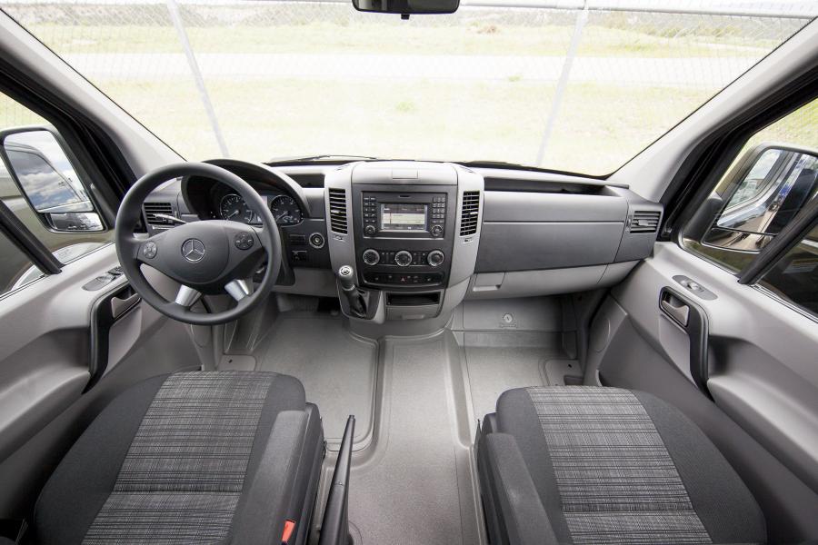  Mercedes-Benz Sprinter 2500 Passenger Van 2015 года  (US) (фото 9 из 13)